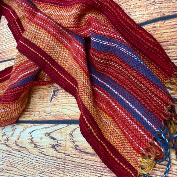 Women’s Hand Woven Wool Scarf - Picture 1 of 3